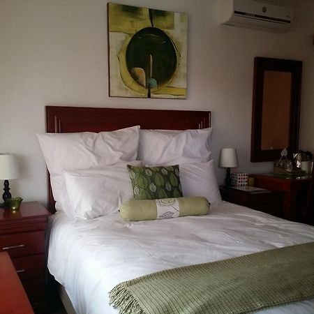 Alicia'S B&B Roodepoort Eksteriør billede