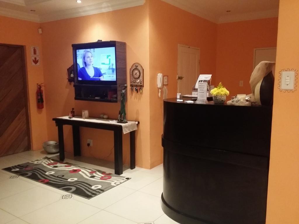 Alicia'S B&B Roodepoort Eksteriør billede
