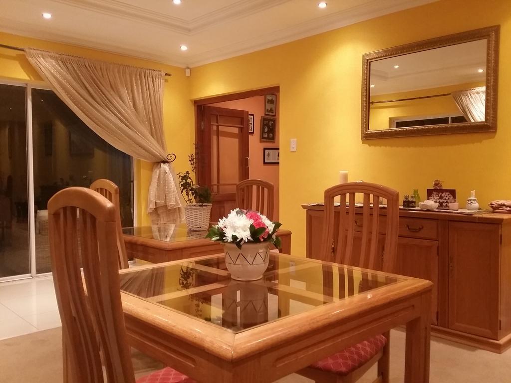 Alicia'S B&B Roodepoort Eksteriør billede