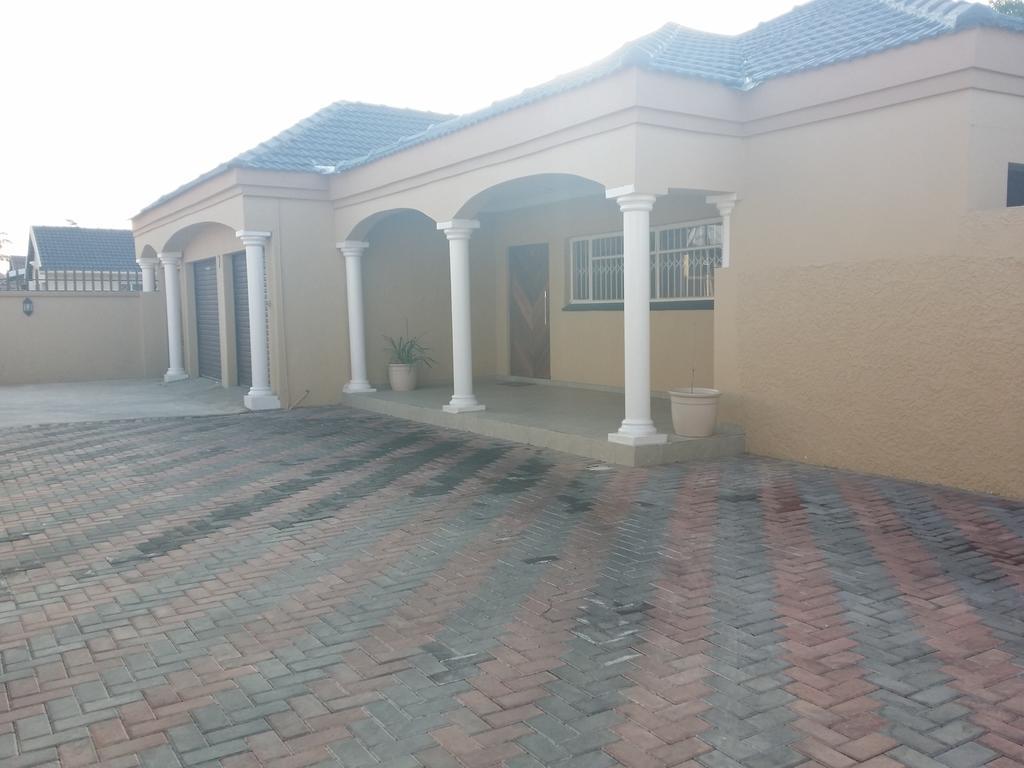 Alicia'S B&B Roodepoort Eksteriør billede
